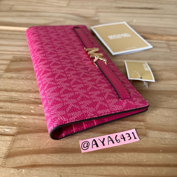 Michael Kors Wallet🎈🎈 - Picture 3 of 7